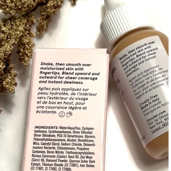 GLOSSIER Perfecting Skin Tint G4 - Picture 9 of 12